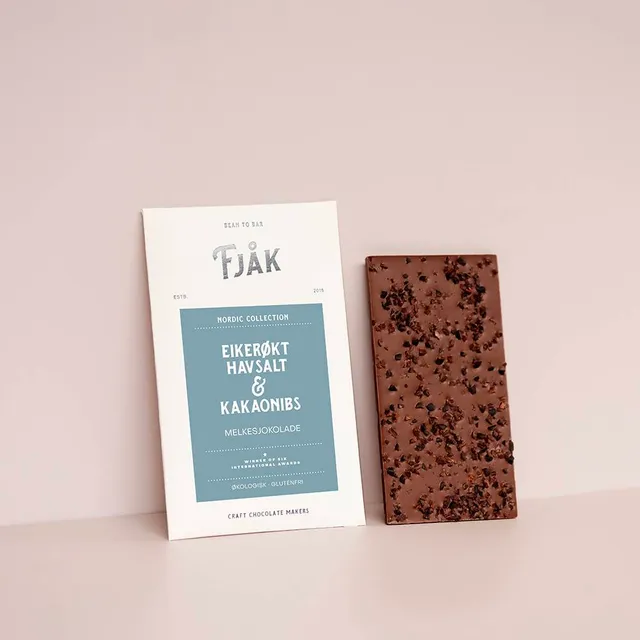 Fjåk Nibs Eikerøkt Salt 45% melkesjokolade salt