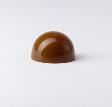 Trondheim Sjokolade Brunost & Rømme konfektbit karamellganache